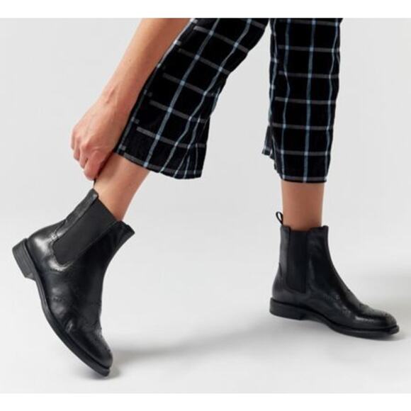 Vagabond Black amina Chelsea Boots - Picture 1 of 8
